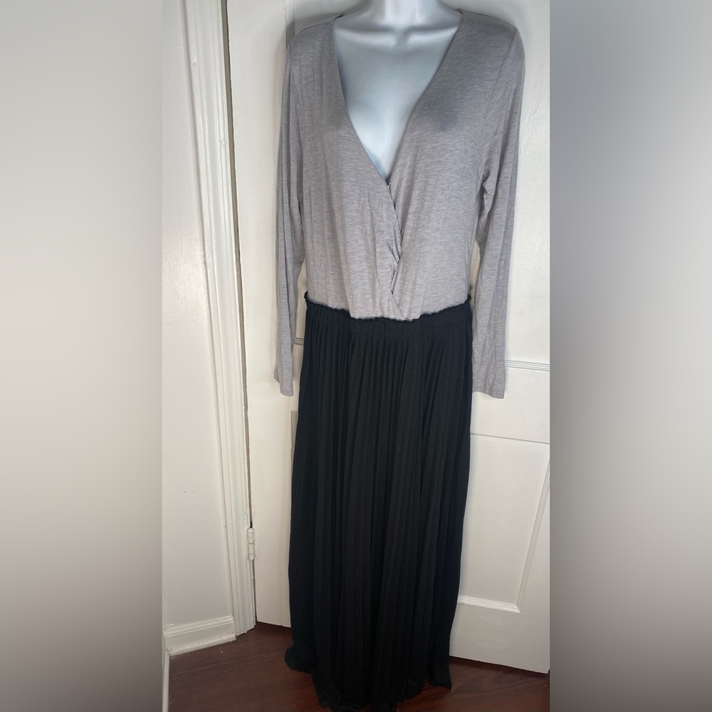 Bordeaux Anthropology Fairbanks Grey Long Sleeve Top w Black Pleated Maxi Skirt - Picture 8 of 9